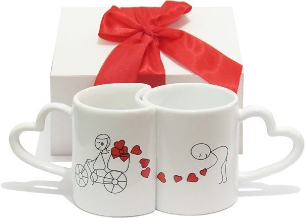 Caneca Branca de Porcelana Namorados 325ml